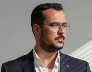 VINICIUS NUNES BARROS logo
