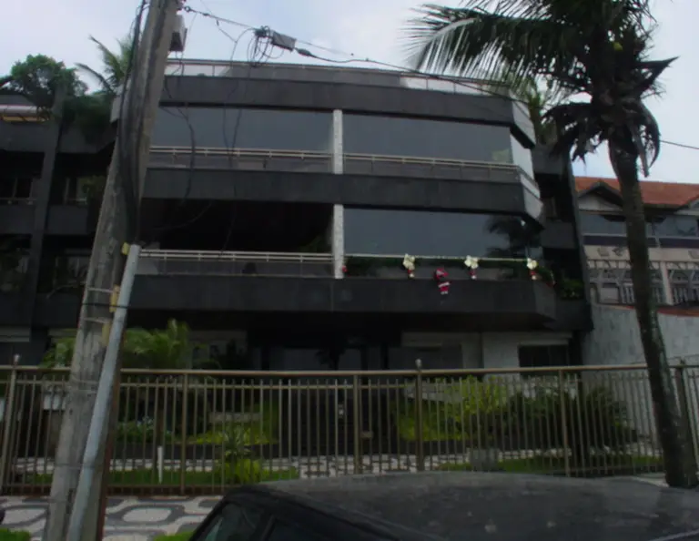 Fachada do Menezes