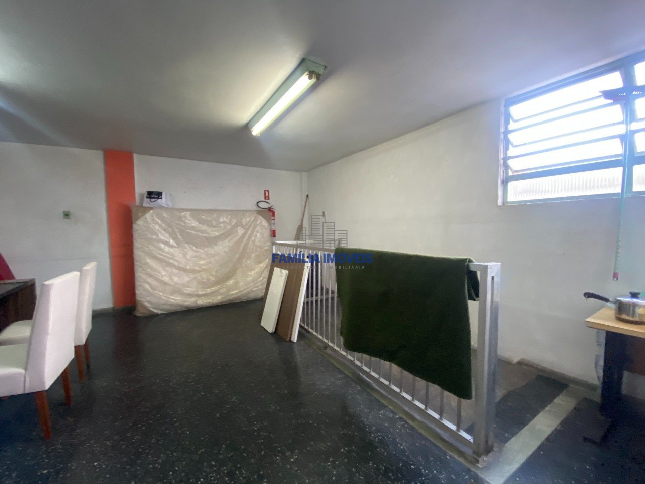 Alugar loja de frente com 3 vagas garagem Vila São Jorge São Vicente