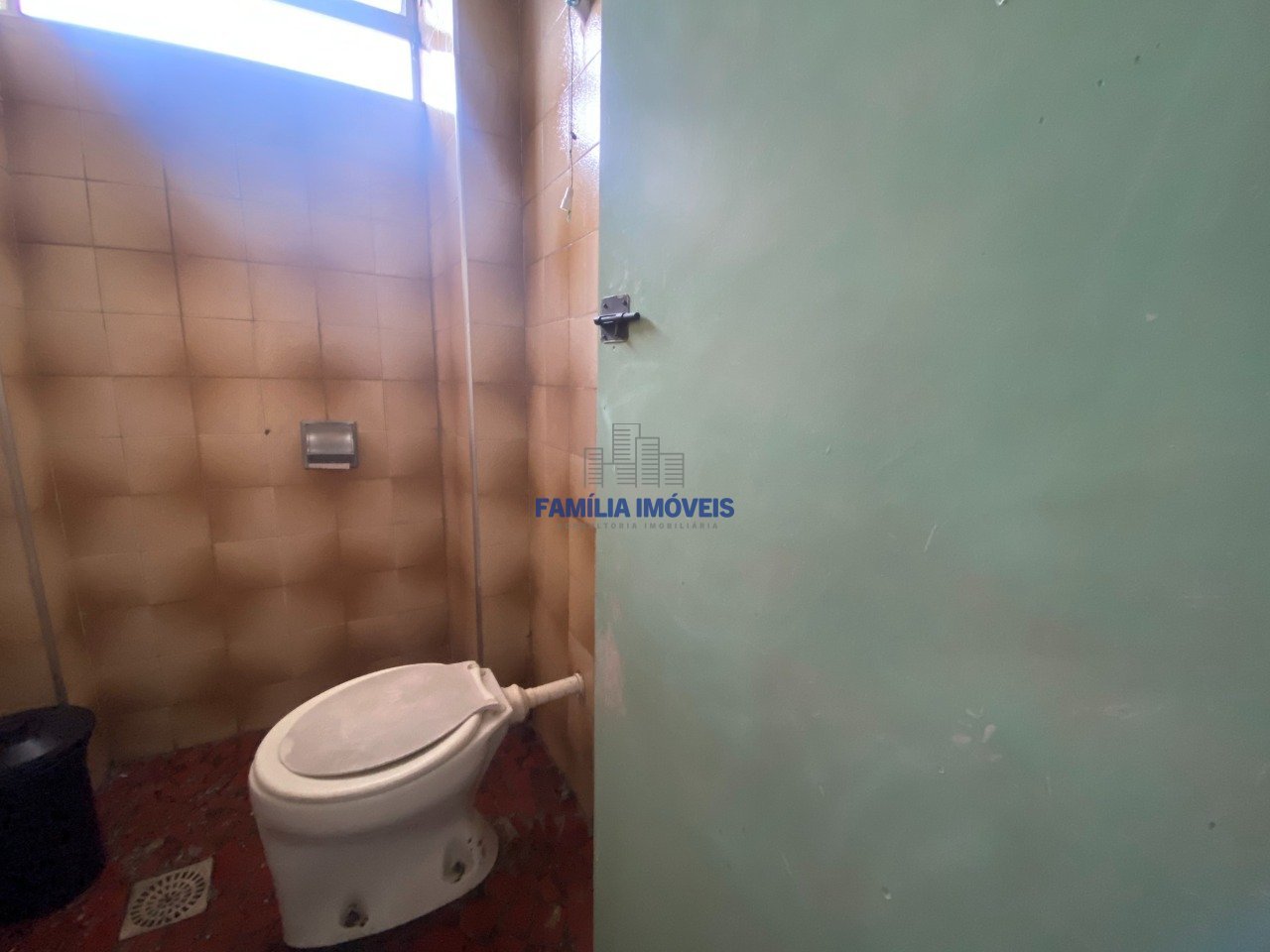 Alugar loja de frente com 3 vagas garagem Vila São Jorge São Vicente