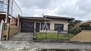 house em Rua Nazareno, Glória - Joinville - SC