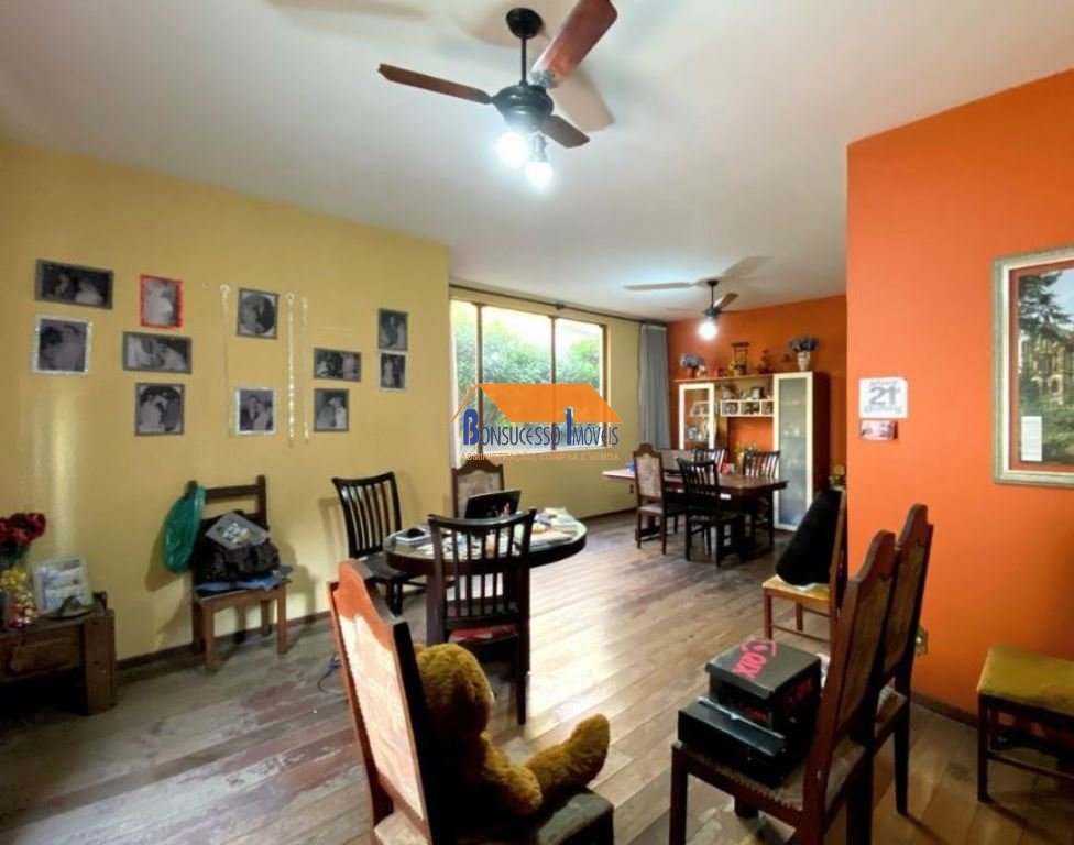 Casa com 4 quartos — Caiçaras, Belo Horizonte
