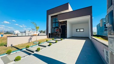 house em Avenida Arthur dos Santos, Loteamento Industrial Água Preta - Pindamonhangaba - SP