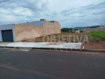 land_lot em Rua Tânia Aires Lopes, Loteamento Luizote de Freitas IV - Uberlândia - MG