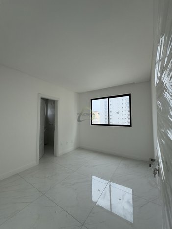 apartment em Rua 286, Meia Praia - Itapema - SC