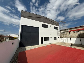 industrial em Rua das Carmelitas, Hauer - Curitiba - PR