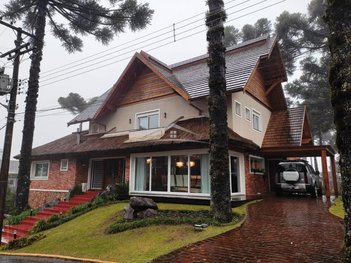 house em Avenida das Hortênsias, Bavária - Gramado - RS