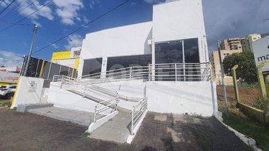 business em Avenida Rondon Pacheco, Saraiva - Uberlândia - MG
