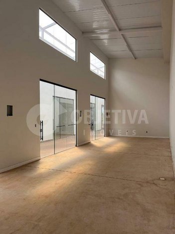 office em Avenida Yuri Resende Miranda, Novo Mundo - Uberlândia - MG