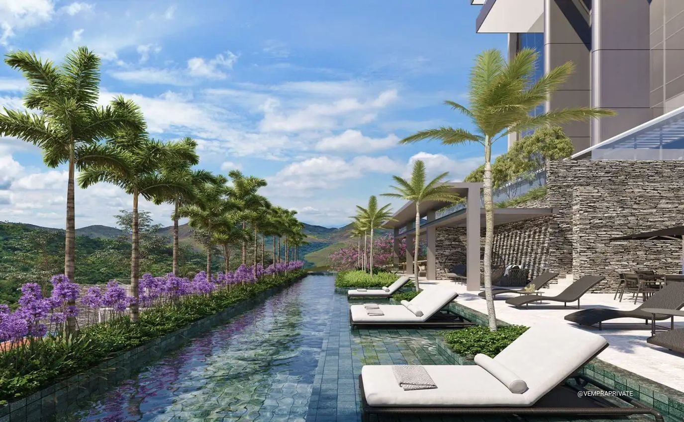 Piscina com deck
