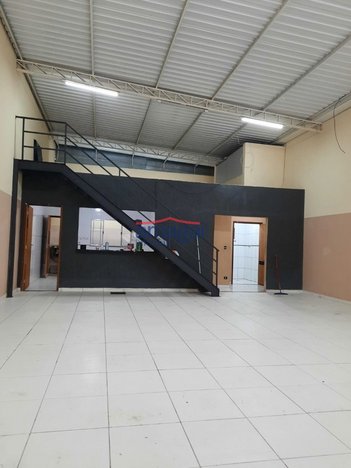 industrial em Avenida das Linhas, Loteamento Villa Branca - Jacareí - SP