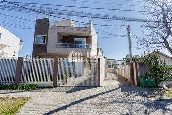 house em Rua Amadeu Cipriano da Silva, Uberaba - Curitiba - PR