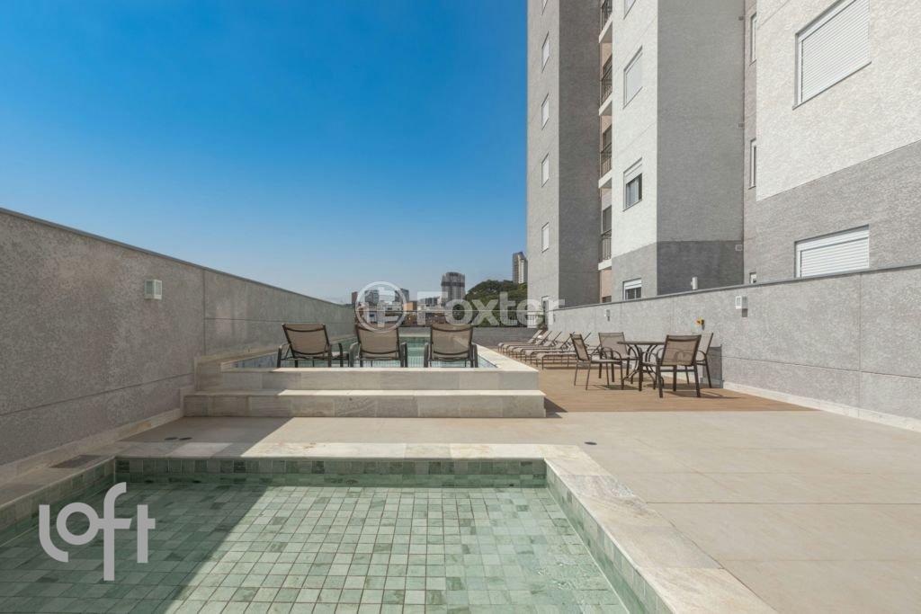 area-de-lazer-com-piscina-e-deck.jpeg