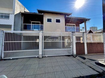 house em Rua Antônio Ângelo de Santana, Centro - Balneário Piçarras - SC