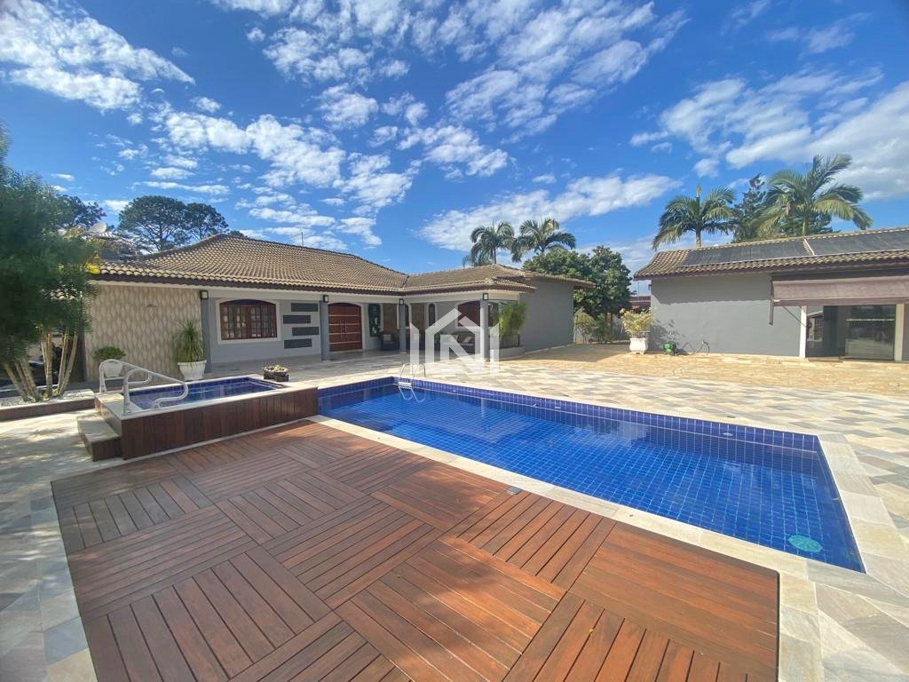 casa a venda no condominio haras bela vista piscina