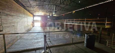 industrial em Avenida Cleone Cairo Gomes, Segismundo Pereira - Uberlândia - MG
