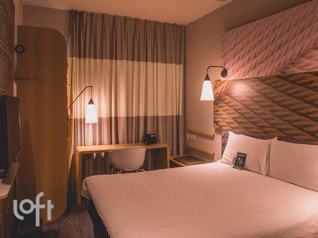 R Buarque de Macedo - facade01.jpg