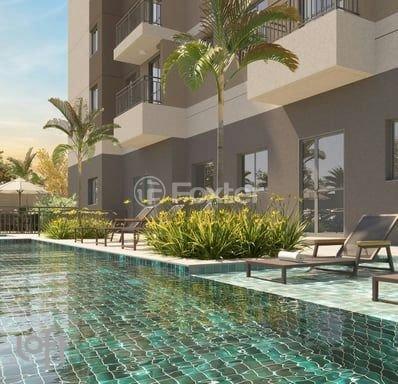 piscina-com-deck-e-jardim-no-condominio