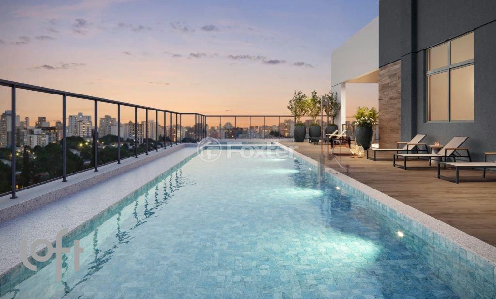 piscina-com-deck-de-madeira-e-vista-panoramica