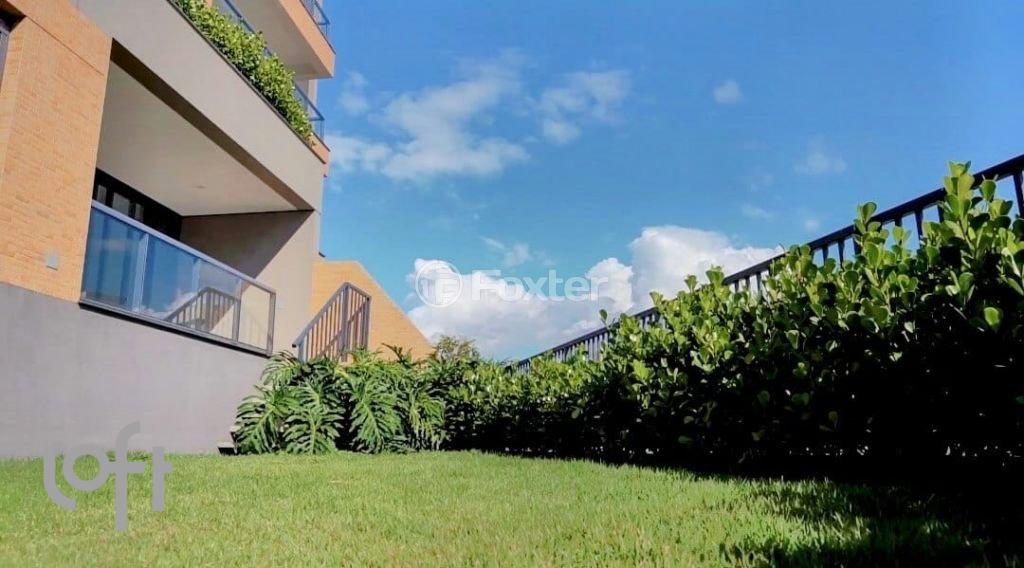 jardim-com-grama-e-cerca.jpeg