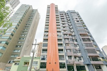 apartment em Rua Lamenha Lins, Centro - Curitiba - PR