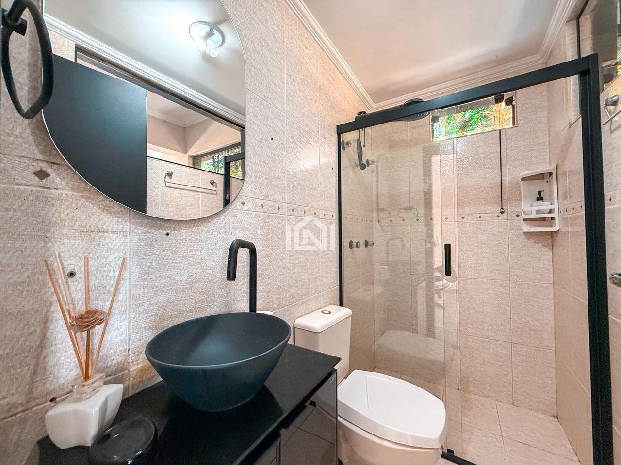 casa a venda no condominio parque das artes - banheiro social