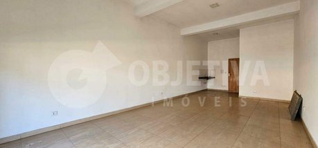 business em Avenida Cleanto Vieira Gonçalves, Pacaembu - Uberlândia - MG