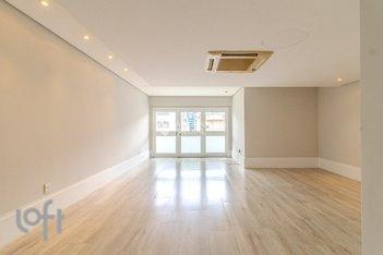 apartment em Rua Vinte e Quatro de Outubro, Moinhos de Vento - Porto Alegre - RS