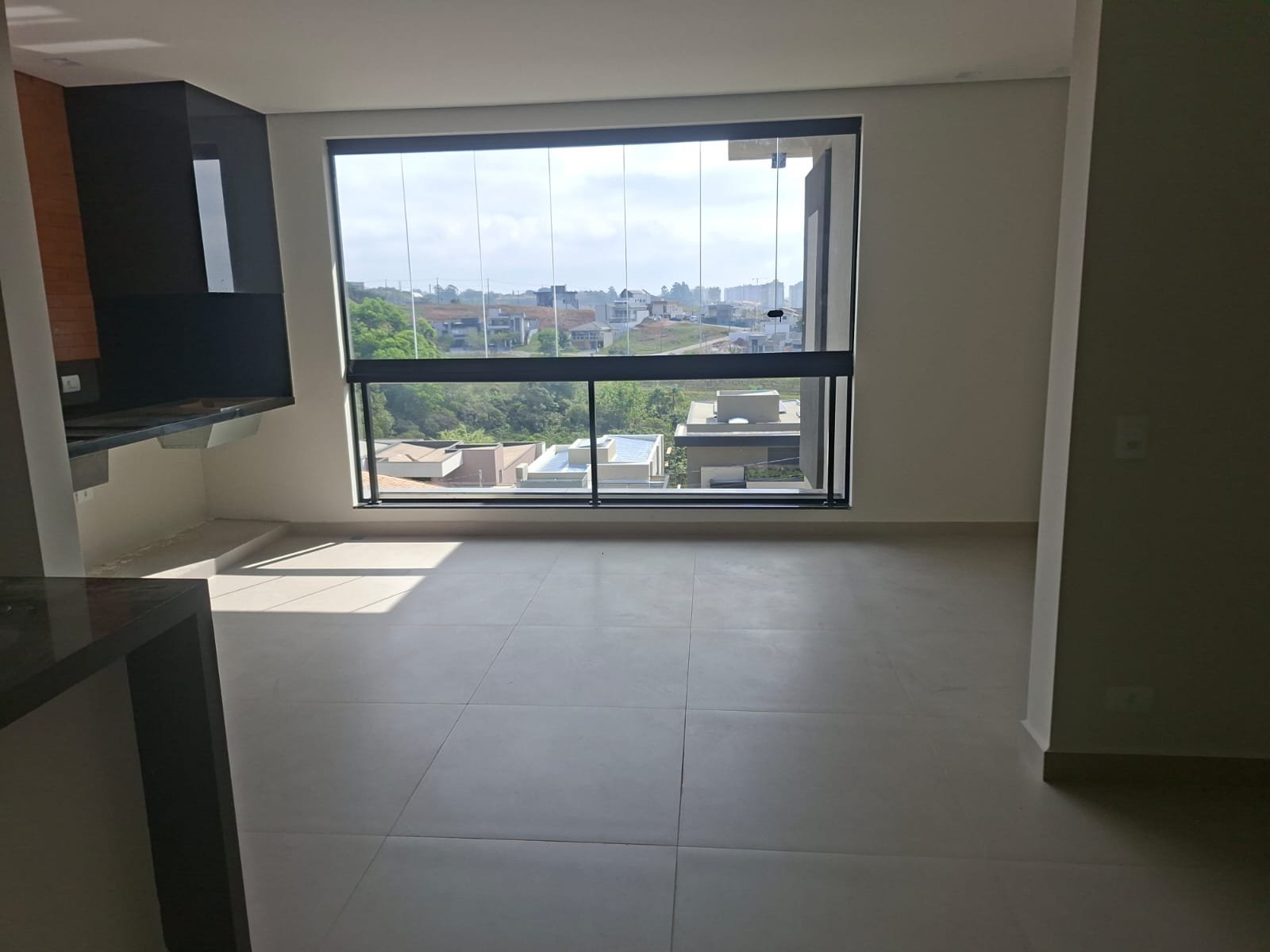 CASA T�RREA NOVA NO PONTO MAIS DO CONDOM�NIO VERANA COM 3 SU�TES