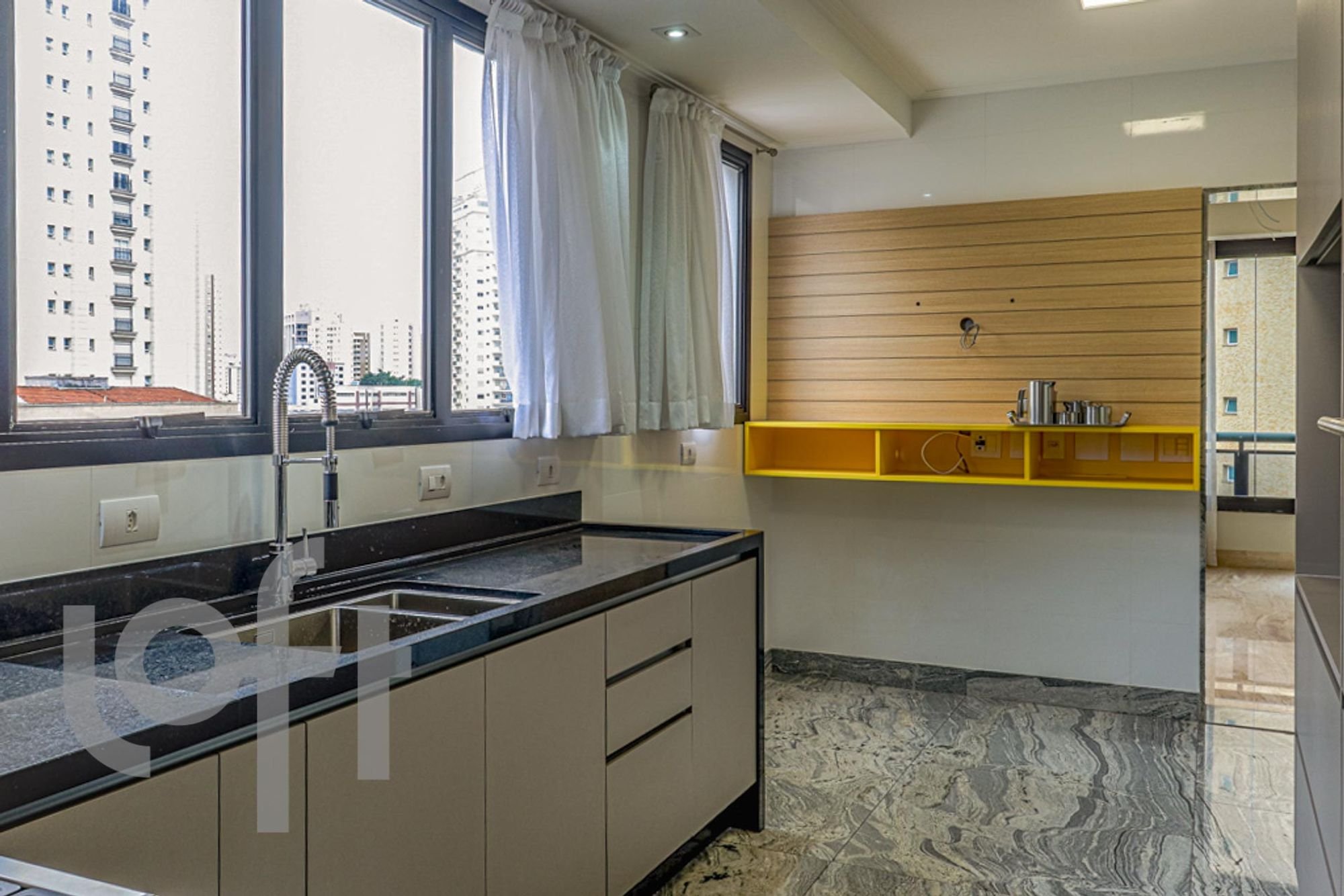 Apartamento para Venda por R$2.000.000,00 com 220m², 4 dormitórios e 3 vagas - Santana, São paulo / SP