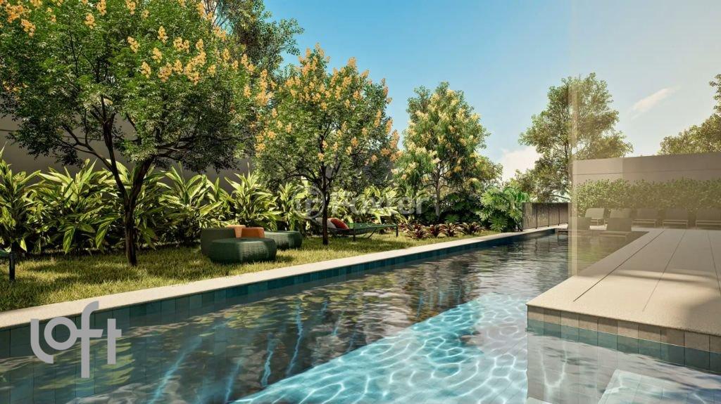 piscina-com-deck-de-madeira-e-vista-para-o-jardim.jpeg