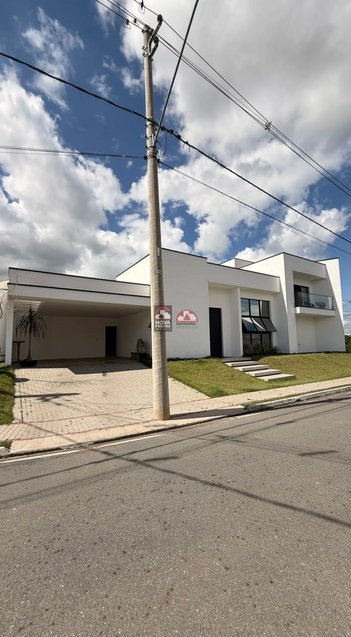 house em Rua Maria da Glória Joana Carlota Leopoldina, Residencial e Comercial Bosque da Imperatriz - Pindamonhangaba - SP