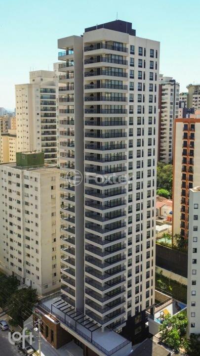 predio-moderno-com-fachada-de-vidro-e-concreto