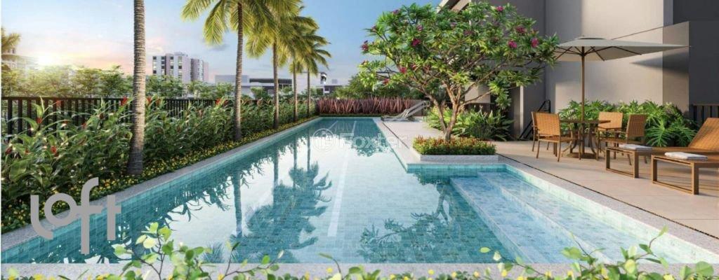 piscina-com-borda-infinita-e-deck-de-madeira