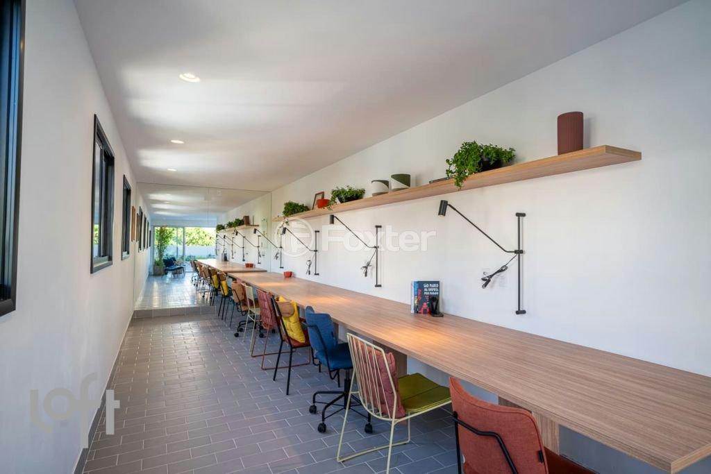 escritorio-moderno-com-mesa-de-trabalho-compartilhada.jpeg