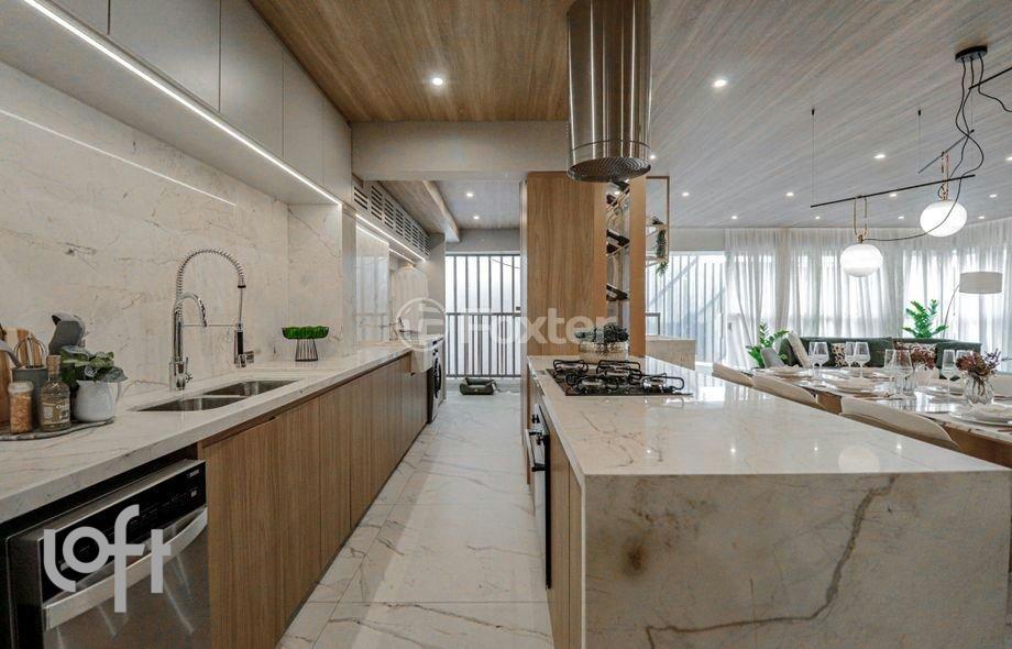 cozinha-moderna-com-ilha-central-e-armarios-de-madeira-escura