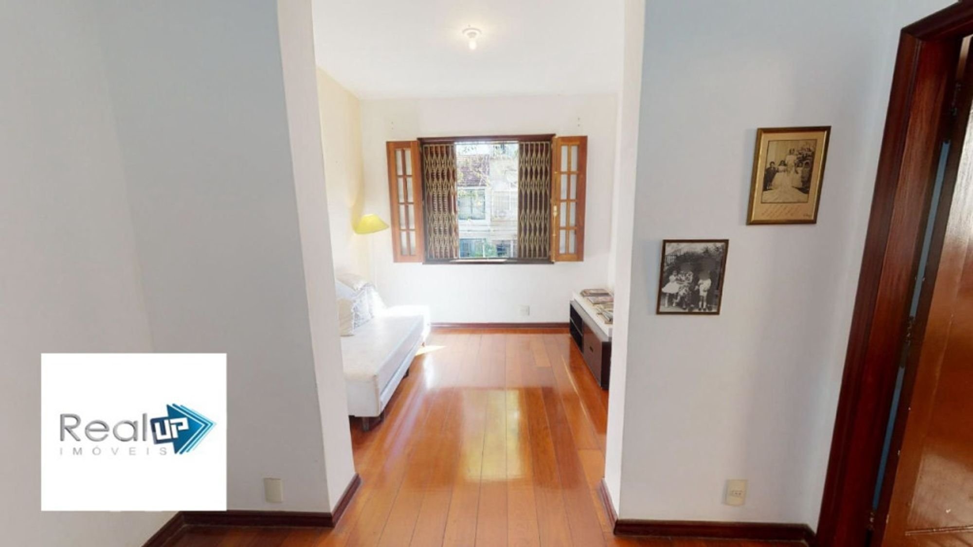 Apartamento 2 quartos, 1 vaga, Rua Manuel Niobei, Urca, RJ por R 850.