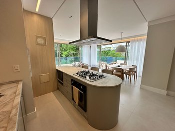 apartment em Rodovia Tertuliano Brito Xavier, Jurerê - Florianópolis - SC