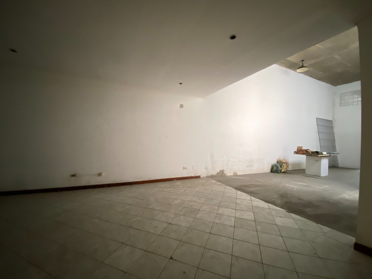 Alugar galpão Comercial com galpão 2 banheiros no Paquetá em Santos SP