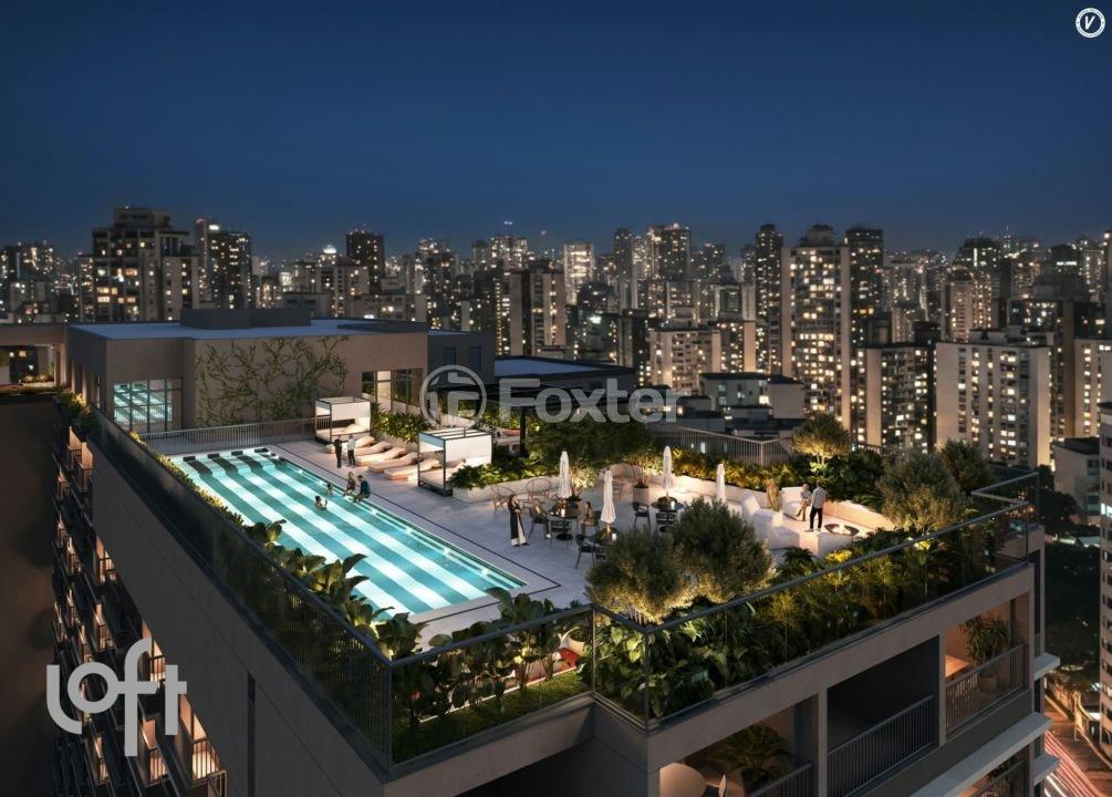 terraco-com-piscina-e-vista-noturna-da-cidade