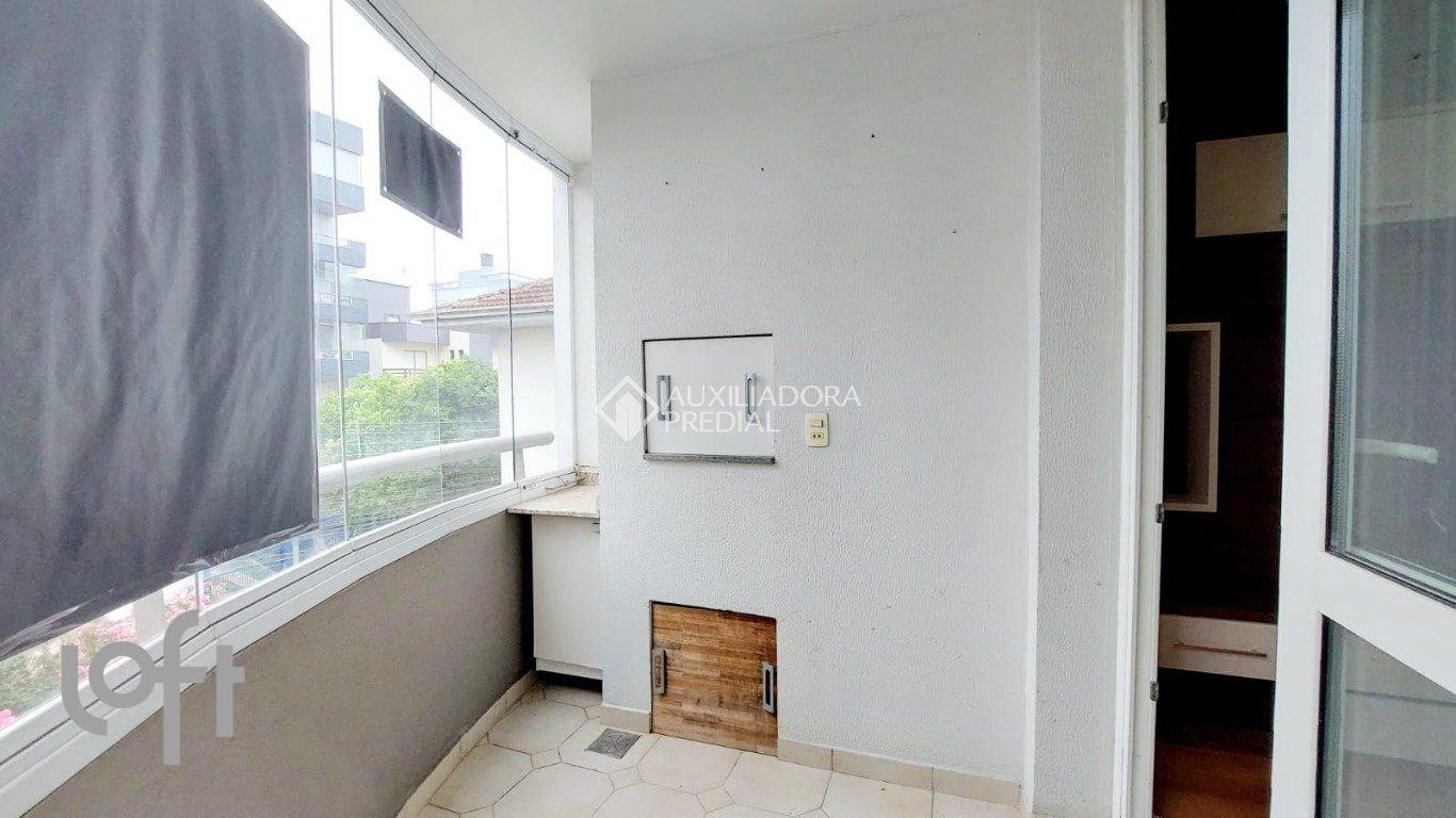 Apartamento com três dormitórios, elevador, sacada, churrasqueira, á venda