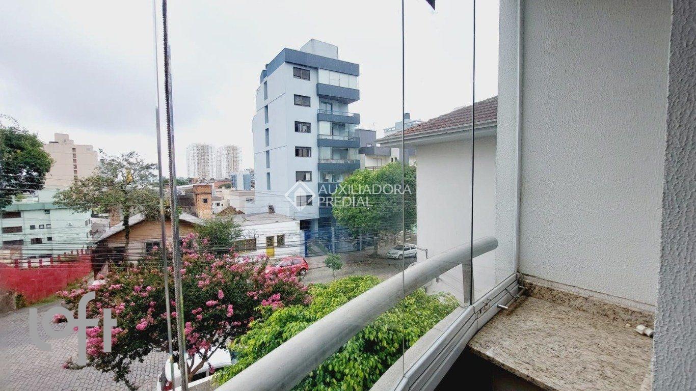 Apartamento com três dormitórios, elevador, sacada, churrasqueira, á venda