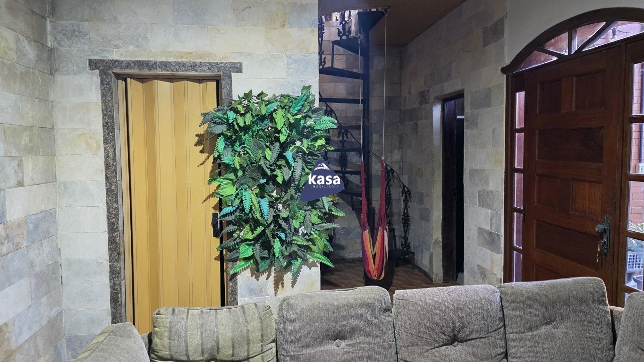 Casa com 3 quartos — Novo Glória, Belo Horizonte