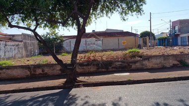 land_lot em Rua Crescência Carolo Balbo, Centro - Sertãozinho - SP
