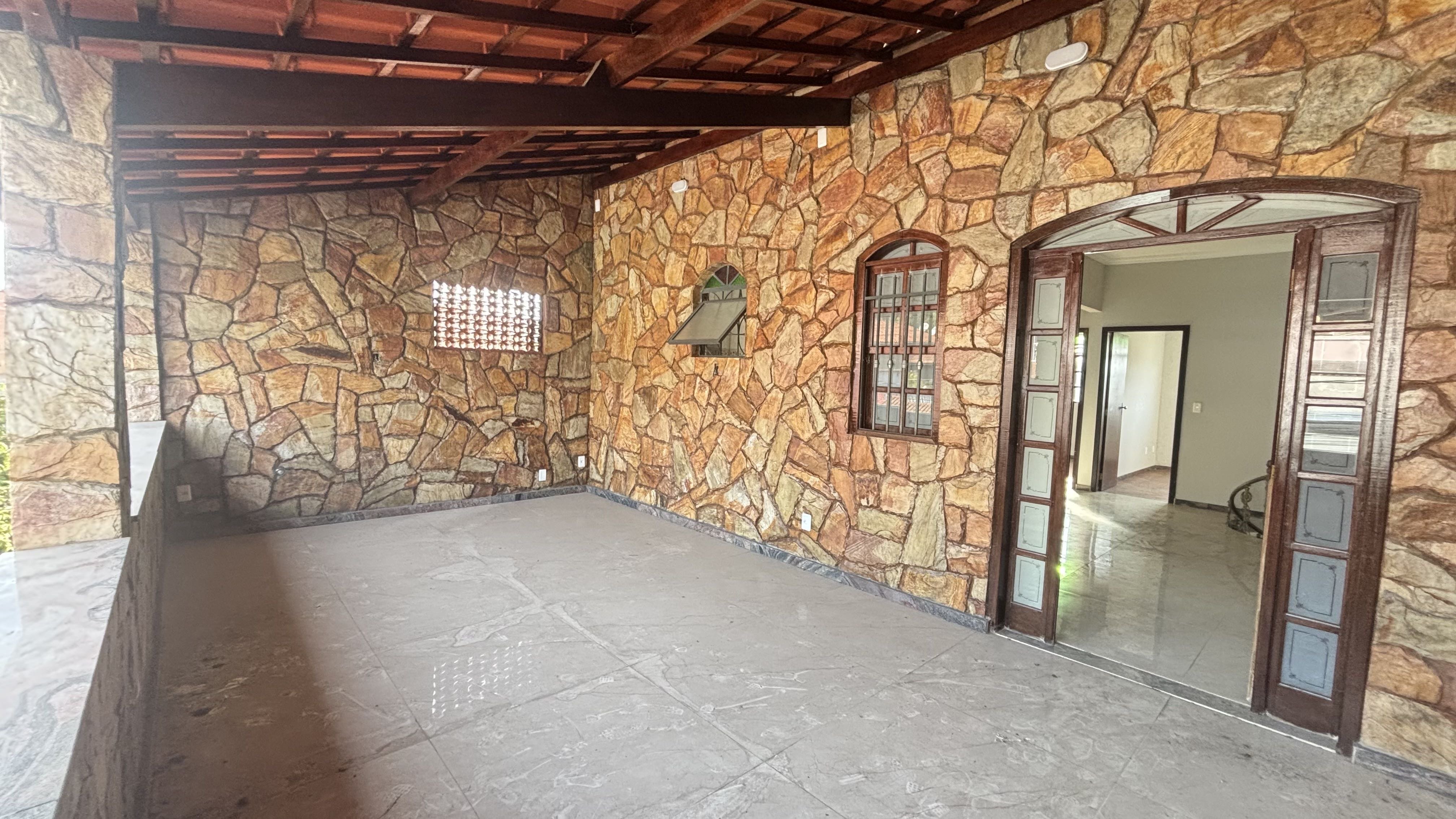 Casa com 8 quartos — Piratininga (Venda Nova), Belo Horizonte