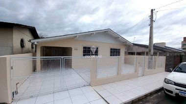 house em Rua Telegrafista Adolfo Coelho, Centro - Sombrio - SC