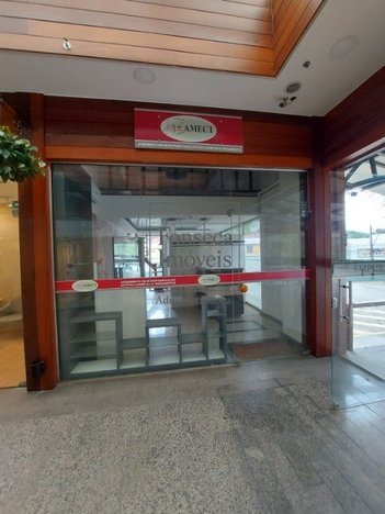 business em Estrada União e Indústria, Itaipava - Petrópolis - RJ