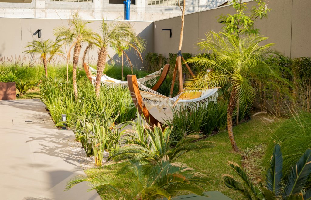 jardim-com-rede-para-descanso