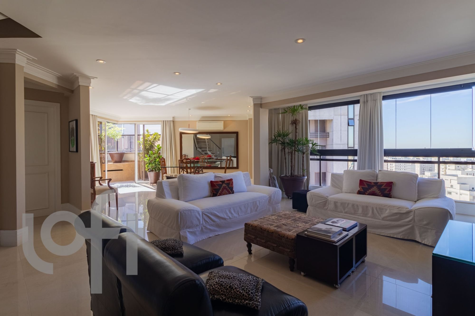 Apartamento para Venda por R$3.000.000,00 com 208m², 3 dormitórios e 3 vagas - Indianópolis, São paulo / SP