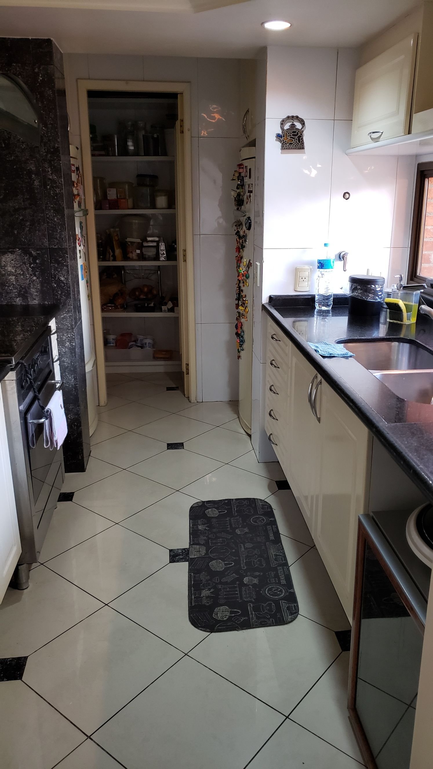 Apartamento para Venda por R$1.900.000,00 com 283m², 4 dormitórios e 5 vagas - Sumaré, São paulo / SP
